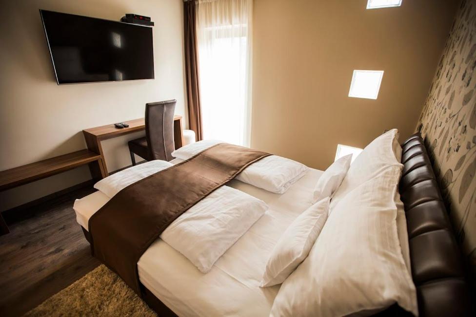 Pole Position Beach Hotel Balatonszarszo Zewnętrze zdjęcie
